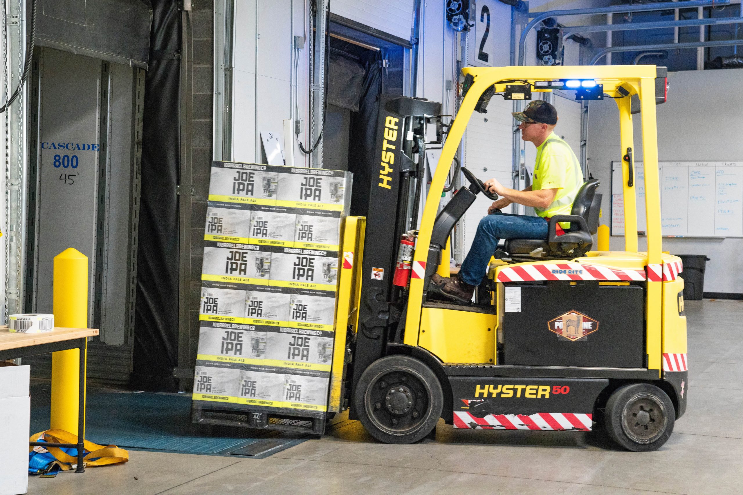 Perusahaan Rental Forklift Reach Truck Electric Per Minggu Di Kebon Lega Cimahi