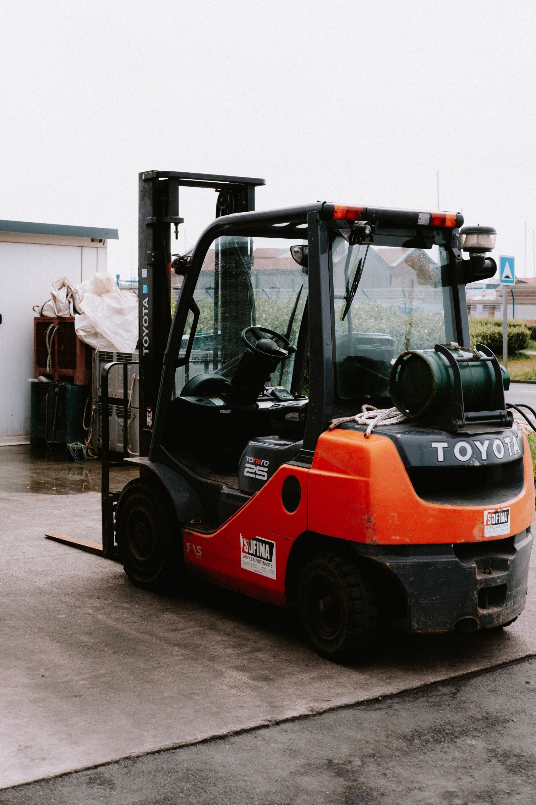 Layanan Penyewaan Forklift 2 Ton Per Minggu  Di Wilayah Sukakarya